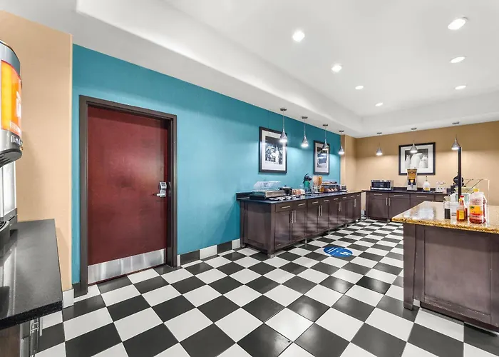 Quality Inn & Suites Pearsall