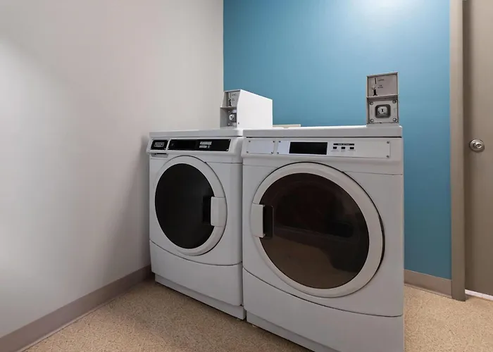 Days Inn And Suites By Wyndham Downtown Missoula-University