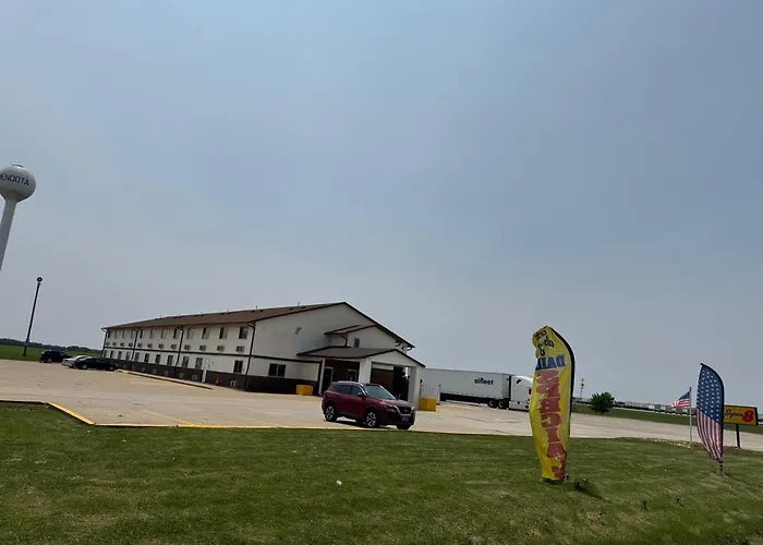 Super 8 By Wyndham Mendota I-39