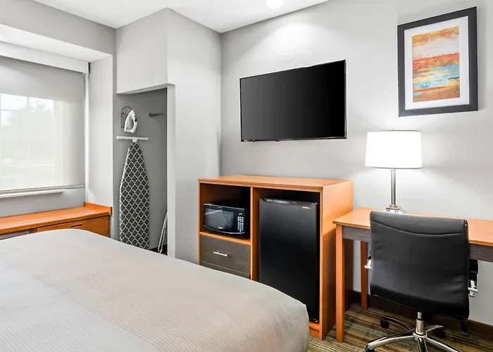 Quality Inn & Suites Bristol North