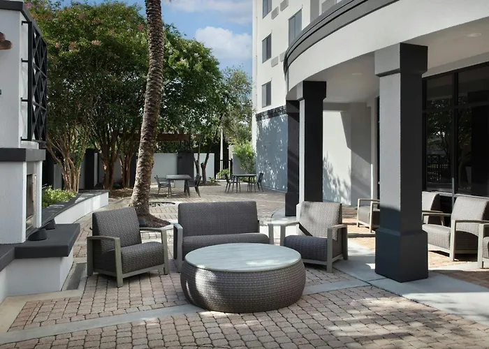 Courtyard By Marriott Pensacola Downtown
