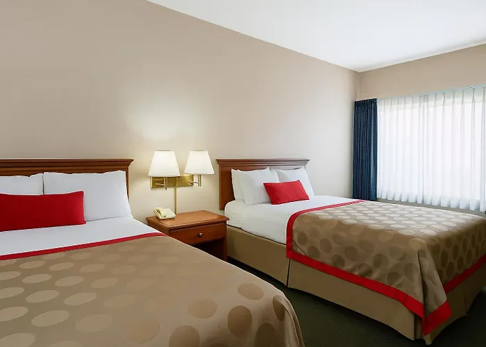 Ramada By Wyndham Hawthorne/Lax