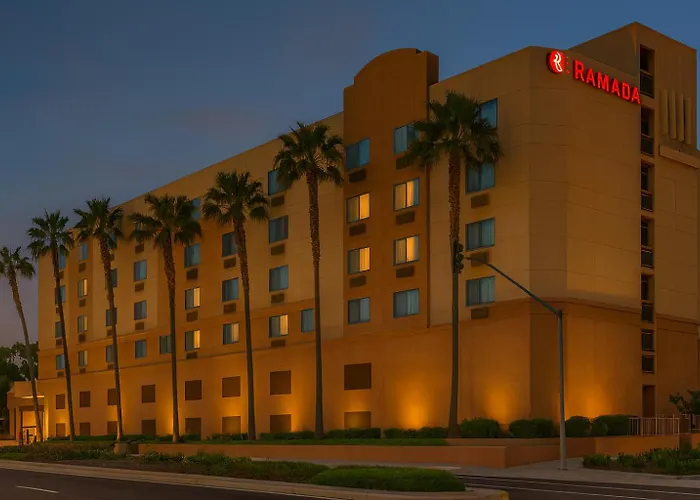 Ramada By Wyndham Hawthorne/Lax
