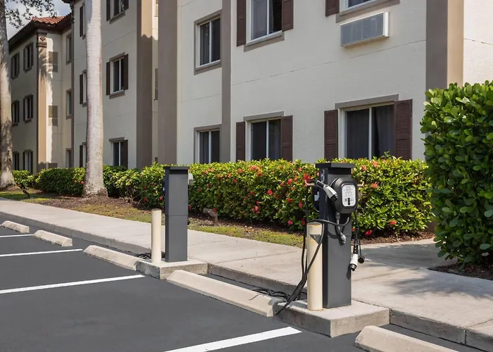 Hawthorn Extended Stay By Wyndham Naples