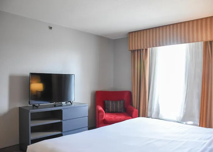 Country Inn & Suites By Radisson Bloomington-Normal West, Il