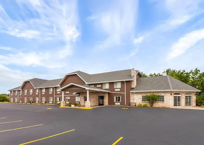 Days Inn & Suites By Wyndham Kaukauna Wi