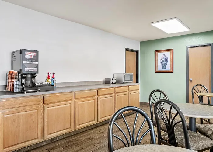 Econo Lodge, Downtown Custer Near Custer State Park And Mt Rushmore