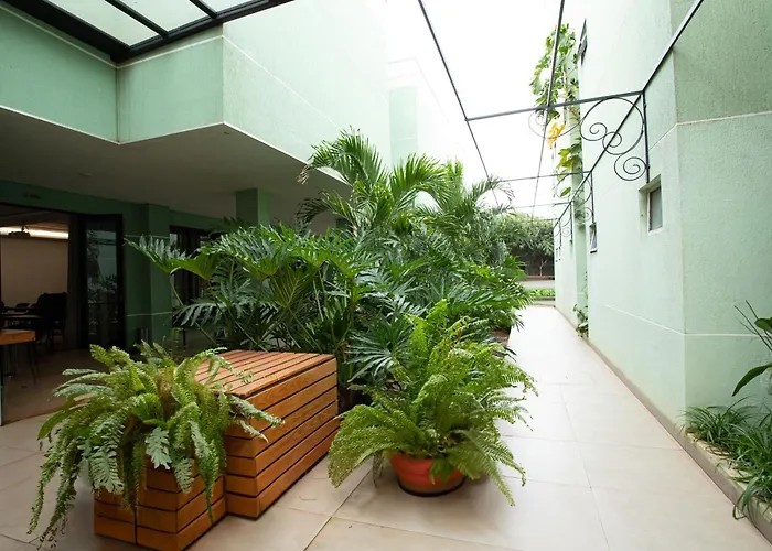 Ellus Hotel