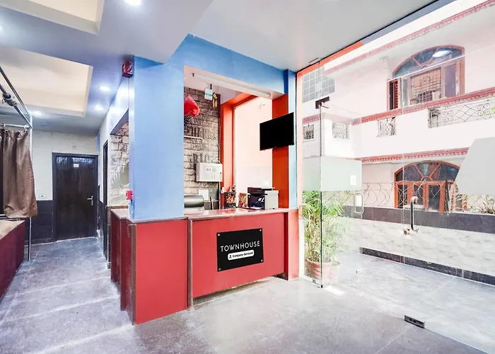 Super Townhouse Maithli Marg Sector 55 Formerly Red Roof