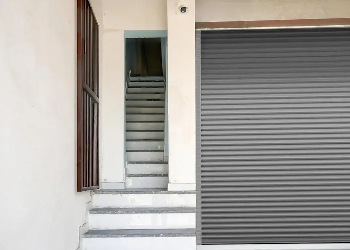 Super Collection O By Oyo Nayagaon Vikas Nagar