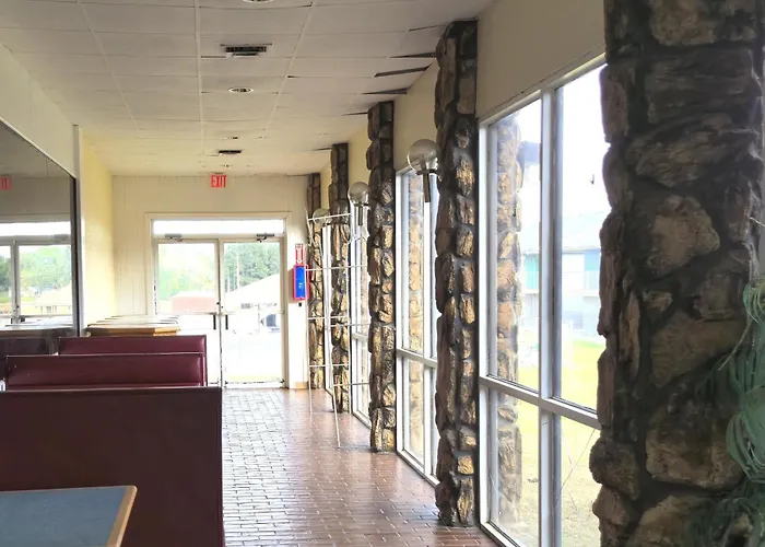 River Valley Inn And Suites