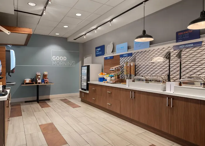 Holiday Inn Express Queensbury-Lake George Area By Ihg