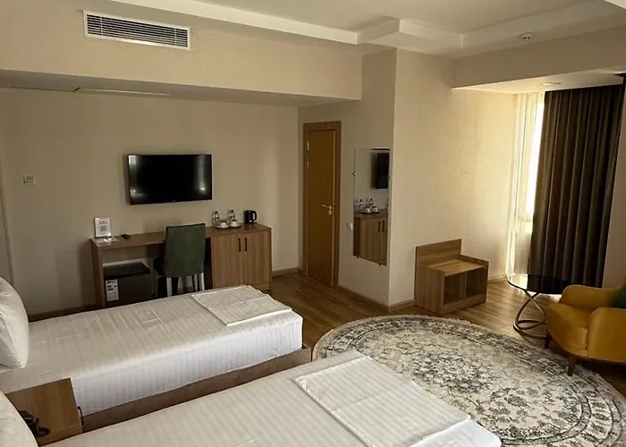 Saroy Gardens Hotel