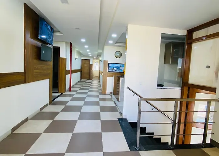 Hotel Woodlarq Inn Zirakpur !! Family Friendly ! Perfect For Group Stays ! Affordable Luxury Stay In Chandigarh