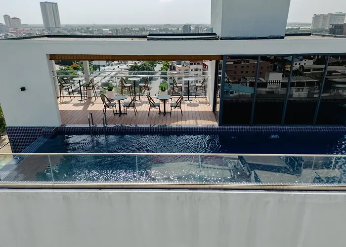 The Scenic Hotel