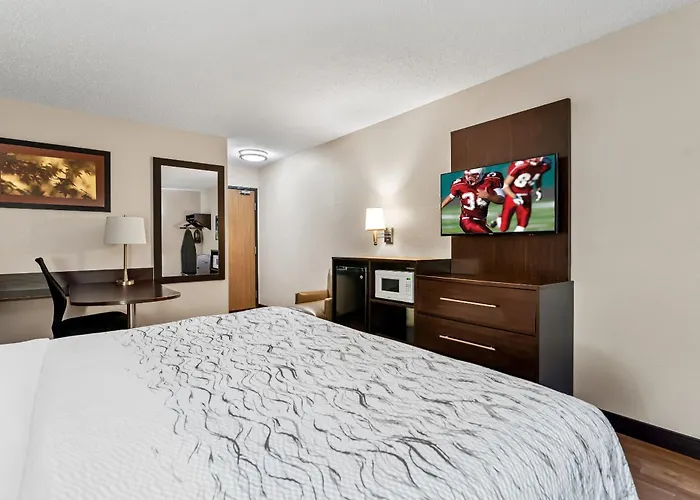 Red Roof Inn Plus+ & Suites Malone