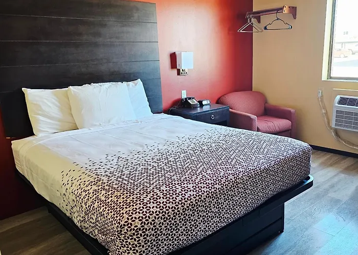 Budgetel Inn & Suites