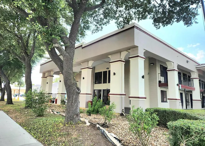 Days Inn By Wyndham San Marcos