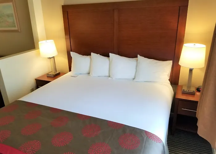 Ramada By Wyndham Bakersfield