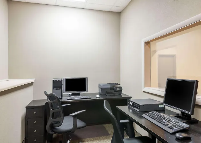 Ramada By Wyndham Watertown Thousand