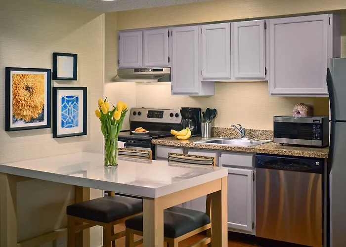 Sonesta Simply Suites Cleveland Airport