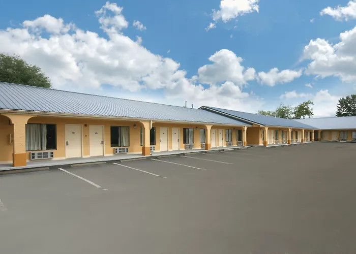 Days Inn By Wyndham Defuniak Springs