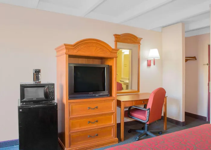 Days Inn By Wyndham Tallahassee University Center