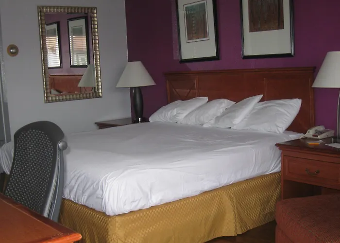Santa Fe Inn - Pueblo