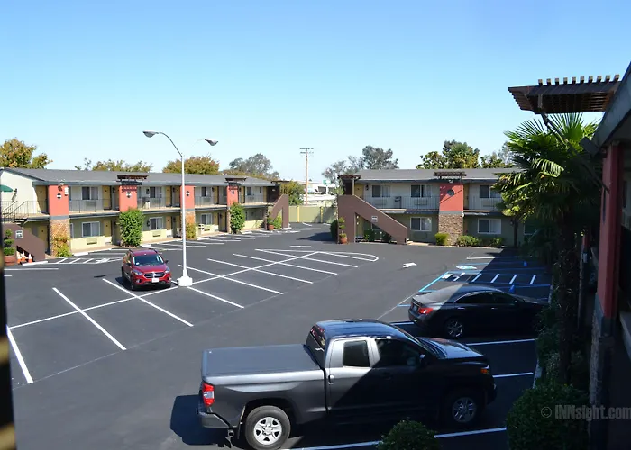 Days Inn & Suites By Wyndham Lodi