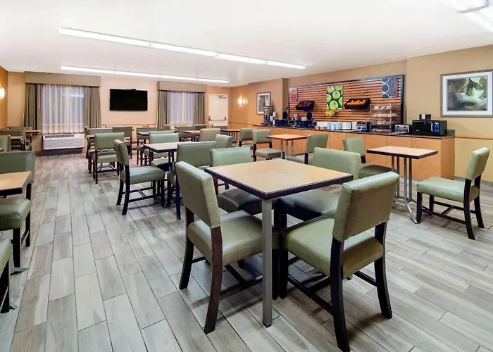 La Quinta Inn & Suites By Wyndham Irvine Spectrum