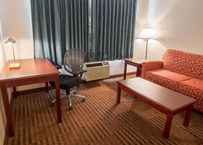 Bridgeway Inn & Suites