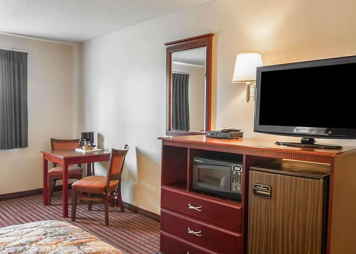 Bridgeway Inn & Suites