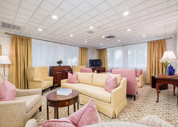 The Farmington Inn And Suites