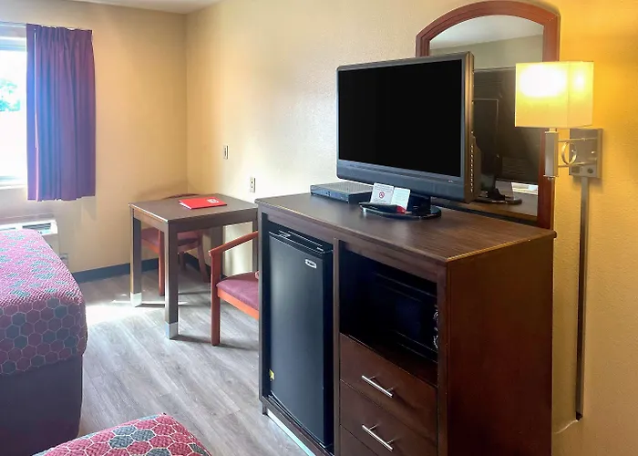 Econo Lodge Inn&Suites Corning