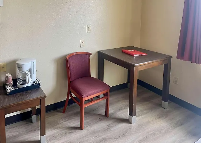 Econo Lodge Inn&Suites Corning