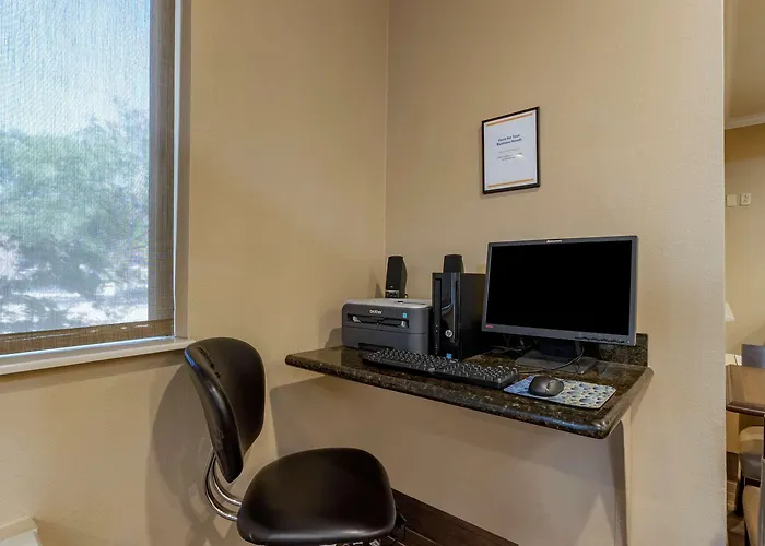 Comfort Inn & Suites Waterloo - Cedar Falls
