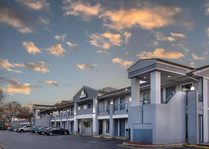 Days Inn By Wyndham Raleigh Glenwood-Crabtree