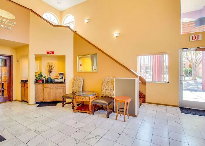 Econo Lodge Inn & Suites Albuquerque East I-40 Eubank Exit