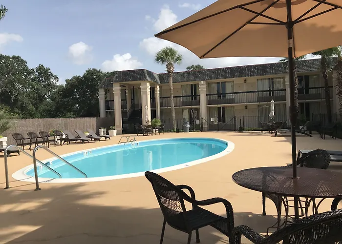 Carmel Inn And Suites Thibodaux
