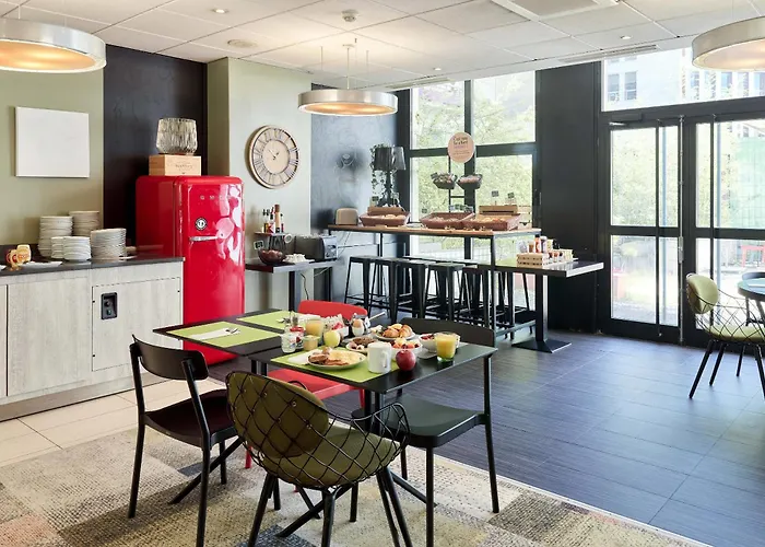 B&B Hotel Saint-Quentin-En-Yvelines Centre Gare 4 Etoiles