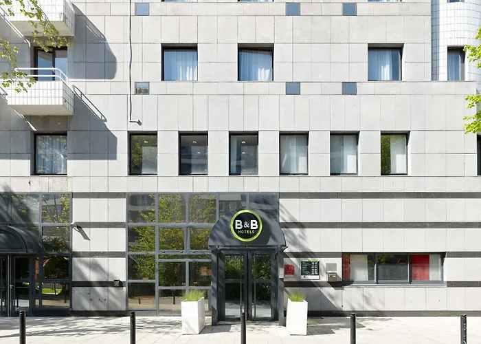 B&B Hotel Saint-Quentin-En-Yvelines Centre Gare 4 Etoiles