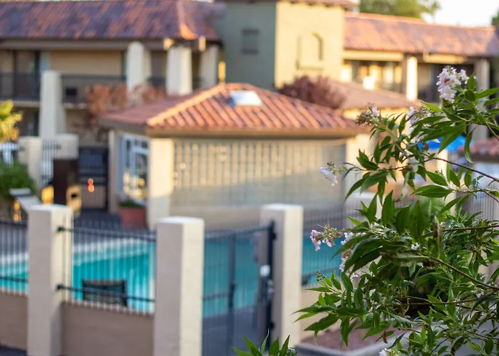 Best Western Plus A Wayfarer'S Inn & Suites