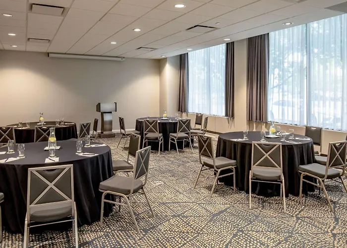 Doubletree By Hilton Hotel And Conference Center Chicago North Shore