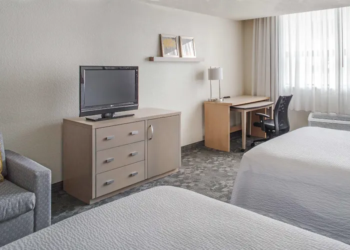 Courtyard By Marriott Columbus Downtown