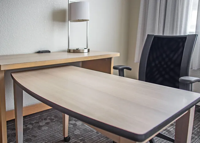 Courtyard By Marriott Columbus Downtown