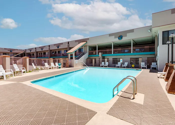 Turquoise Inn & Suites