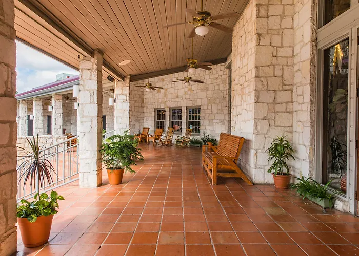 Y O Ranch Hotel And Conference Center