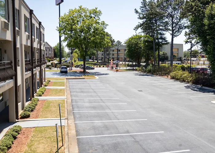 Baymont By Wyndham College Park Atlanta Airport South