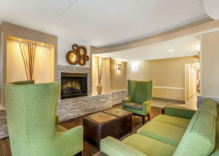 Comfort Inn & Suites East Hartford - Hartford