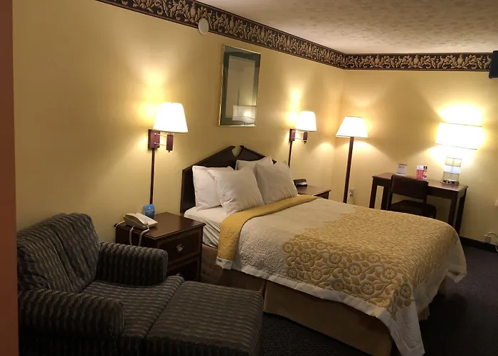 Days Inn & Suites By Wyndham Youngstown / Girard Ohio